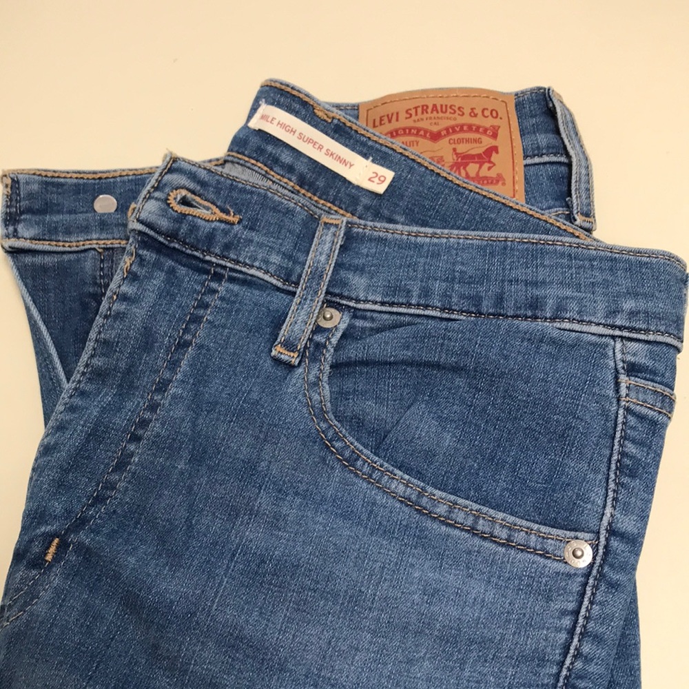 Like new Levi’s Mile High Skinnies